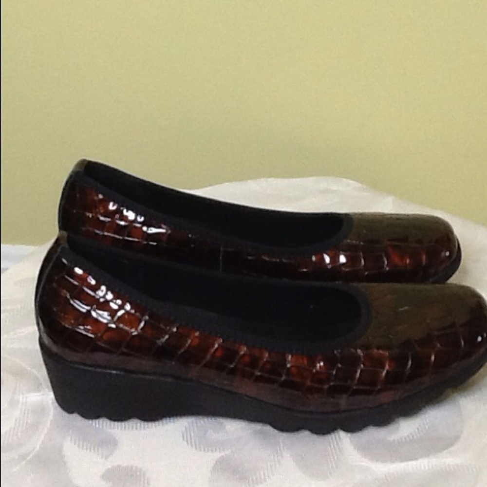 Josef Seibel CROC PRINT LEATHER wedged soft heel comfy flats EUC